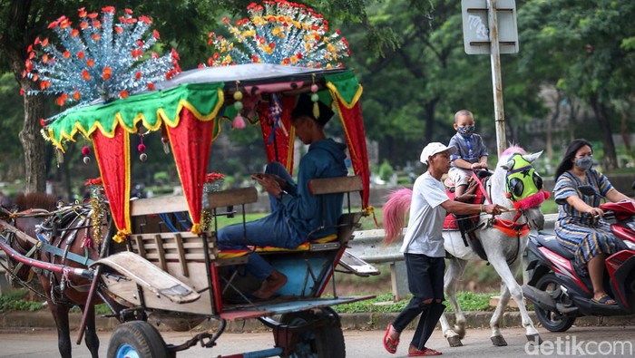 Positivity rate COVID-19 di Jakarta sudah mencapai 22,6 persen. Meski demikian warga tampak cuek dengan protokol kesehatan.