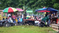 Anies mengingatkan saat Jakarta menerapkan pemberlakuan pembatasan kegiatan masyarakat (PPKM) level 3, semua pihak untuk mentaati aturan-aturan agar COVID-19 tidak terus melonjak.