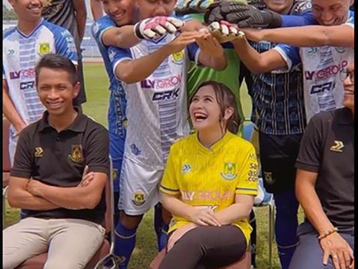 Prilly Latuconsina