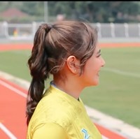 Prilly Latuconsina sendiri mengumumkan telah resmi mengakuisisi klub bola tersebut pada Januari 2022. Sebagai pemilik, Prilly pun menyempatkan diri untuk hadir dan menyemangati klub sepak bola barunya itu. Foto: Instagram/@prillylatuconsina