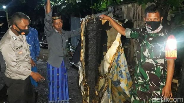 rumah di banyuwangi tersambar petir