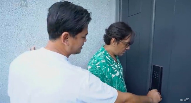 Orang asing tidak bisa sembarang masuk. Pasalnya, pintu masuk menggunakan teknologi smart-door yang hanya bisa diakses dengan sidik jari pemilik. (Foto: YouTube/Taulany TV)