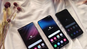 Tapi ukuran layarnya jadi sedikit lebih kecil dibandingkan pendahulunya. Galaxy S22 hadir dengan layar 6,1 inch, sedangkan Galaxy S22+ mengusung layar 6,6 inch. Foto: Virgina Maulita Putri/detikINET