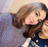 Belakangan Medina memang selalu muncul dengan berbagai kontroversi. Mulai dari berseteru dengan Irwansyah - Zaskia Sungkar terkait bisnis kue, hingga terbaru perseteruan dengan sosialita Surabaya soal jual-beli tas Hermes. Terlalu banyak berita yang miring tidak seberprestasi dulu, tapi aku akan tetap menjadi diri aku sendiri, ungkap Medina Zein lagi. Foto: Dok. Instagram @medinazein92.