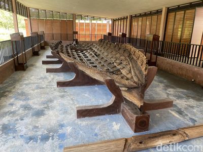 Perahu Kuno yang Konon Lebih Tua ketimbang Candi Borobudur