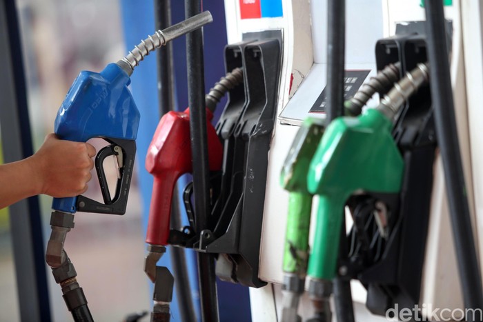 Pihak PT Pertamina (Persero) sedang mengkaji terkait kenaikan harga bahan bakar minyak (BBM) Pertamax. Nantinya, harga BBM RON 92 itu bakal mengalami kenaikan.