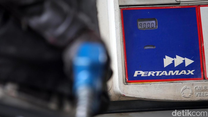 Pihak PT Pertamina (Persero) sedang mengkaji terkait kenaikan harga bahan bakar minyak (BBM) Pertamax. Nantinya, harga BBM RON 92 itu bakal mengalami kenaikan.