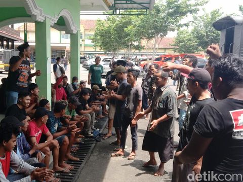 Warga Wadas dipulangkan dari Mapolres, Rabu (9/2/2022).