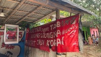 Tampak kondisi Desa Wadas yang dipenuhi coretan Wadas Melawan.