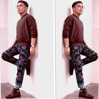 Penyanyi Yana Julio tampak awet muda di usia 60 tahun. Wajahnya tetap terlihat kencang, tubuhnya pun ramping seperti di awal karier pada era 90-an. Foto: Instagram