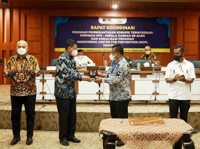 Pemerintah Kota (Pemko) Banda Aceh menerima penghargaan dari Komisi Pemberantasan Korupsi (KPK) atas pencapaian indeks kinerja pencegahan korupsi tertinggi