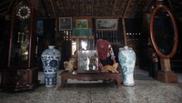 Barang antik yang berasal dari dalam dan luar negeri itu dijual dengan harga dari Rp5 juta hingga ratusan juta rupiah per barang tergantung umur dan keunikan.