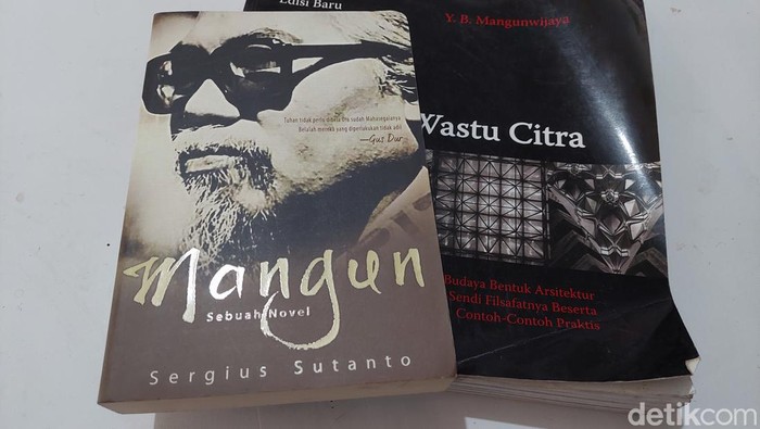 Buku Mangun, Sebuah Novel karya Sergius Sutanto.