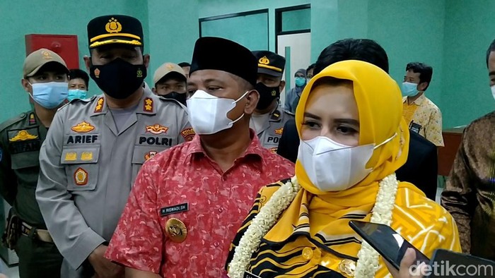 Bupati Pekalongan Fadia Arafiq di RSUD Kesesi, Kamis (10/2/2022)
