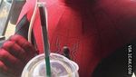 Kreatif! 10 Cara Nyeleneh saat Sedot Minuman