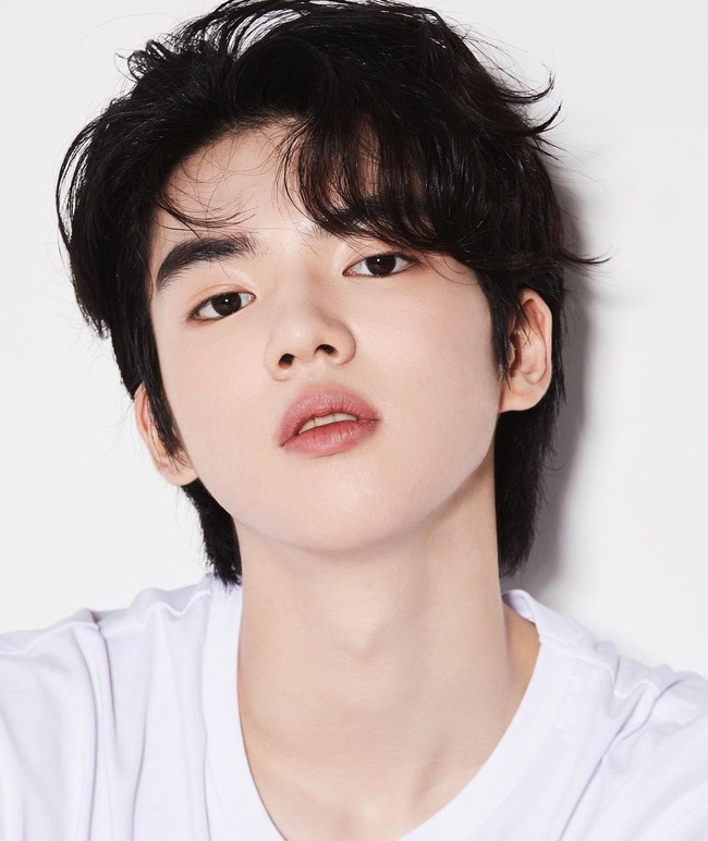 “Wah, sungguh. Dia mirip Han So Hee dengan perpaduan wajah Song Kang,” “Judulnya lucu banget hahaha mereka terlihat seperti keluarga,” “Wah, mereka benar-benar mirip,” komentar sejumlah netizen Korea. Foto: dok theqoo