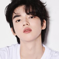 “Wah, sungguh. Dia mirip Han So Hee dengan perpaduan wajah Song Kang,” “Judulnya lucu banget hahaha mereka terlihat seperti keluarga,” “Wah, mereka benar-benar mirip,” komentar sejumlah netizen Korea. Foto: dok theqoo