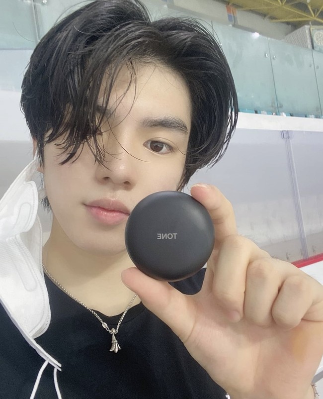Cha Jun Hwan menjadi atlet figure skating pria pertama asal Korea yang lolos ke Grand Prix Final. Dari ajang itu dia memenangkan dua medali perunggu, dan mengulang prestasi tersebut di Kejuaraan ISU. Foto: dok Instagram jun_july_august