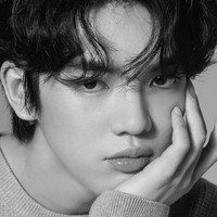 Dia bahkan mengawali kariernya sebagai aktor cilik dan model. Saat berumur 6 tahun, Cha Jun Hwan muncul sebagai cameo drama Korea Romance Papa. Dia juga tampil dalam drama Korea The Return of Iljimae yang dibintangi aktor Lee Hyun Woo. Foto: dok theqoo