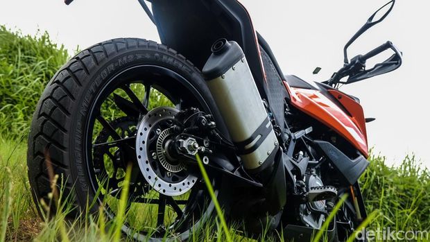 Pabrikan motor asal Austria, KTM, merilis KTM 250 Adventure November 2021 silam. Motor tersebut merupakan rakitan Gresik, Jawa Timur. Penasaran?