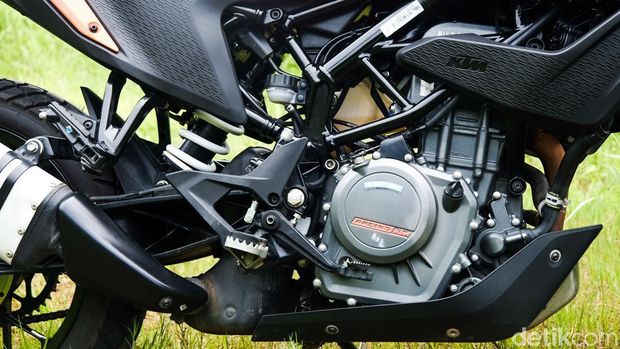 Gahar! Ini Wujud KTM 250 Adventure Rakitan Gresik Pabrikan motor asal Austria, KTM, merilis KTM 250 Adventure November 2021 silam. Motor tersebut merupakan rakitan Gresik, Jawa Timur. Penasaran?