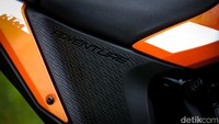 Sebagai motor penjelajah KTM 250 Adventure dibekali tangki sebesar 14,5 liter. Sementara konsumsi BBM-nya diklaim 3,1 liter per 100 kilometer.  