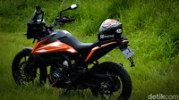 Hadirnya KTM 250 Adventure ini tentu membuat pasar motor adventure kelas 250 cc kembali bergairah dan mulai mengusik kompetitornya.   