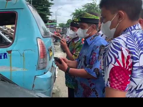 Gubernur Kaltara Zainal Arifin datangi Polres Jakpus mengecek mobil Camry yang tewaskan anaknya, AKP Novandi Arya Kharisma