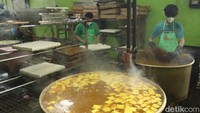 Dalam sebulan kenaikan terjadi Rp 2.500 dari Rp 9.000 ribu menjadi Rp 11.500.