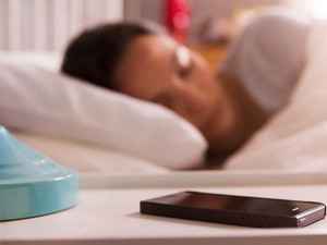 Charging HP Saat Tidur dapat Sebabkan Obesitas dan Diabetes