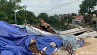Dedi mengatakan, soal perbaikan jembatan tersebut tak akan dana yang dikeluarkan oleh pemerintah.