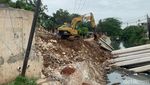 Jembatan VIral 10 M yang Rusak di Karawang Mulai Diperbaiki
