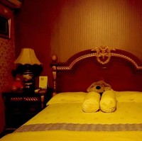 Sandra Dewi juga menyiapkan kamar ART yang cukup nyaman di rumahnya. Kamar ART milik Sandra Dewi itu tampak luas dengan ukuran tempat tidur yang cukup besar.  Foto: Instagram