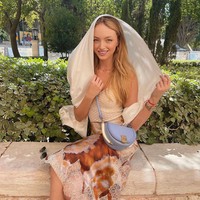 Dilansir SCMP, hubungan Simon dan Kate tidak berawal dari Tinder seperti kebanyakan mantan pria 31 tahun itu. Sang model tahun lalu mengatakan dalam sebuah wawancara dengan majalah Mako bahwa ia pertama kali dikontak lewat Instagram. Foto: Instagram @kate_konlin