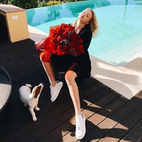 Jumlah uang yang mereka bilang dia ambil sama dengan hadiah-hadiah yang dia belikan untukku pada hari Sabtu. Itu tidak masuk akal, mengapa dia mengambil puluhan ribu dollar dari seorang wanita saat dia bisa menghabiskan uang sejumlah itu untuk keperluan rutin? Itu tidak masuk akal, ujarnya.Foto: Instagram @kate_konlin