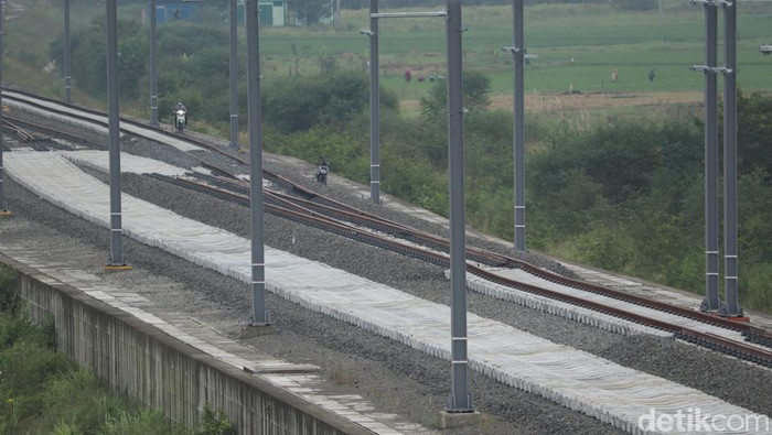 Kereta Cepat Jakarta-Semarang Bakal Jadi Prioritas Kemenhub Kemenhub saat ini telah menetapkan tiga proyek perkeretaapian prioritas dalam rencana kerja pemerintah 2022. Salah satunya proyek kereta cepat Jakarta-Semarang.