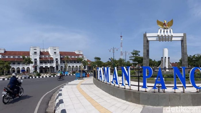 Kota Tegal PPKM level 3, sejumlah ruas jalan ditutup, Kamis (10/2/2022).