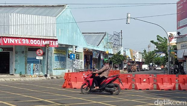 Kota Tegal PPKM level 3, sejumlah ruas jalan ditutup, Kamis (10/2/2022).
