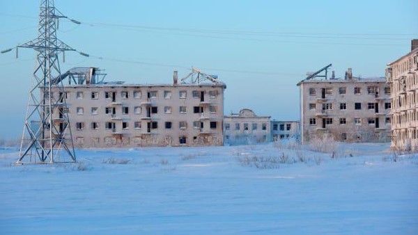 Vorkuta menjadi tempat berkembangnya batu-bara yang pesat di masa lalu. Tapi, penambangan berhenti setelah runtuhnya Uni Soviet penduduk pergi. (Adobe Stock/CNN)