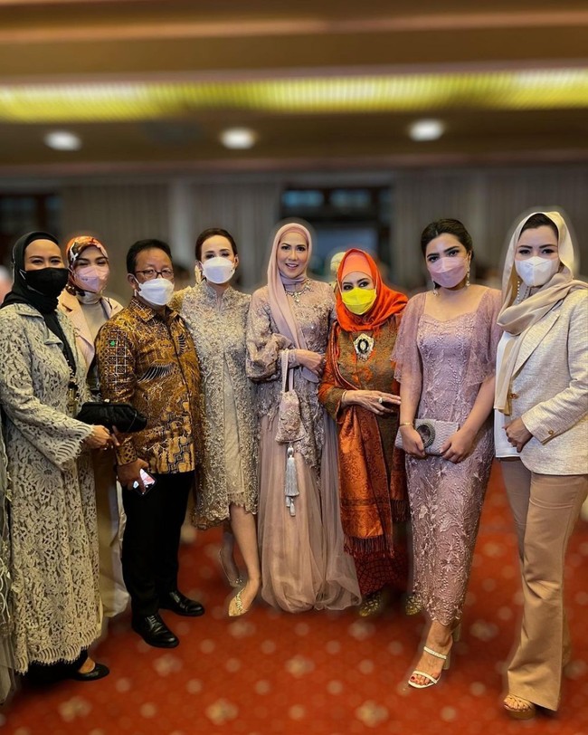 Sederet selebriti turut menghadiri acara lamaran Venna Melinda, termasuk Ashanty. (Foto: Instagram)