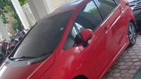 Kantor Pelayanan Kekayaan Negara dan Lelang (KPKNL) Lhokesumawe bakal melelang barang rampasan negara berupa 6 unit mobil. Salah satunya Honda Jazz warna merah ini. Foto: Lelang.go.id