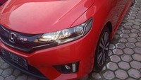 Honda Jazz pertama yang bakal dilelang merupakan barang bukti atas nama terpidana Mursal bin Murtala. Mobil hatchback lansiran tahun 2017 jenis 1.5 RS CVT itu memiliki harga limit atau dasar Rp 100.878.000, sedangkan uang jaminannya sebesar Rp 35 juta. Foto: Lelang.go.id