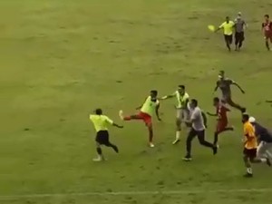 Pasca-kericuhan, Laga Liga 3 di Stadion Gajayana Dihentikan Sementara