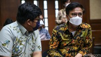 Jaksa meyakini Yoory bersalah memperkaya PT Adonara Propertindo senilai Rp 152 miliar terkait pengadaan tanah di Munjul, Pondok Rangon, Cipayung, Jakarta Timur.
