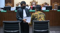 Jaksa mengatakan Yoory tidak memperkaya diri sendiri terkait lahan Munjul. Namun, Yoory diyakini memperkaya PT Adonara Propertindo senilai Rp 152 miliar berkaitan dengan pembelian lahan Munjul, Jaktim.