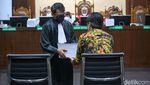 Momen Eks Dirut Sarana Jaya Dituntut 6 Tahun 8 Bulan Bui