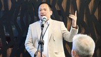 Pihak PNM juga turut dihadiri oleh Komisaris Utama PT PNM Arif Rahman Hakim beserta jajaran komisaris PT PNM, Direktur Utama PT PNM Arief Mulyadi, Direktur Keuangan dan Operasional PT PNM Ninis Kesuma Adriani, Direktur Bisnis PT PNM Tjatur H. Priyono, Direktur Kepatuhan dan Manajemen Risiko PT PNM Kindaris, Direktur Kelembagaan dan Perencanaan PT PNM Sunar Basuki, EVP Bisnis PT PNM Sasono Hantarto.