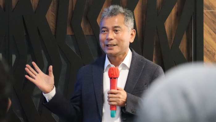 Momen Konsolidasi Holding Ultra Mikro Direktur Utama PT Permodalan Nasional Madani (PNM) Arief Mulyadi bersama jajaran, menerima kunjungan Direktur Utama BRI Sunarso berserta jajarannya, pasca terbentuknya Holding Ultra Mikro UMi, di Menara PNM, Jakarta, Rabu (9/2/2022). Pada kesempatan tersebut, Arief Mulyadi memaparkan kinerja PNM selama tahun 2021 serta outlook PNM untuk tahun 2022. Juga diberikan materi ultra mikro, strategic thinking framework dan digitalisasi demi mengoptimalkan ekosistem ultra mikro di Indonesia.