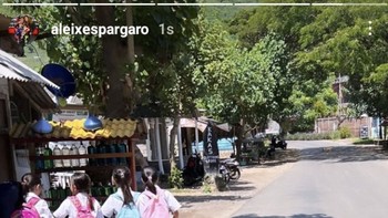 Selain itu, Espargaro juga menangkap hal unik di sekitarnya sambil ia road bike. Foto: Twitter