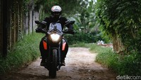 KTM 250 Adventure juga sudah dibekali dengan ABS dua channel yang dapat dimatikan bagian belakangnya.   